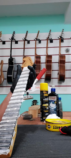 Limpeza e hidratação de escala de violão